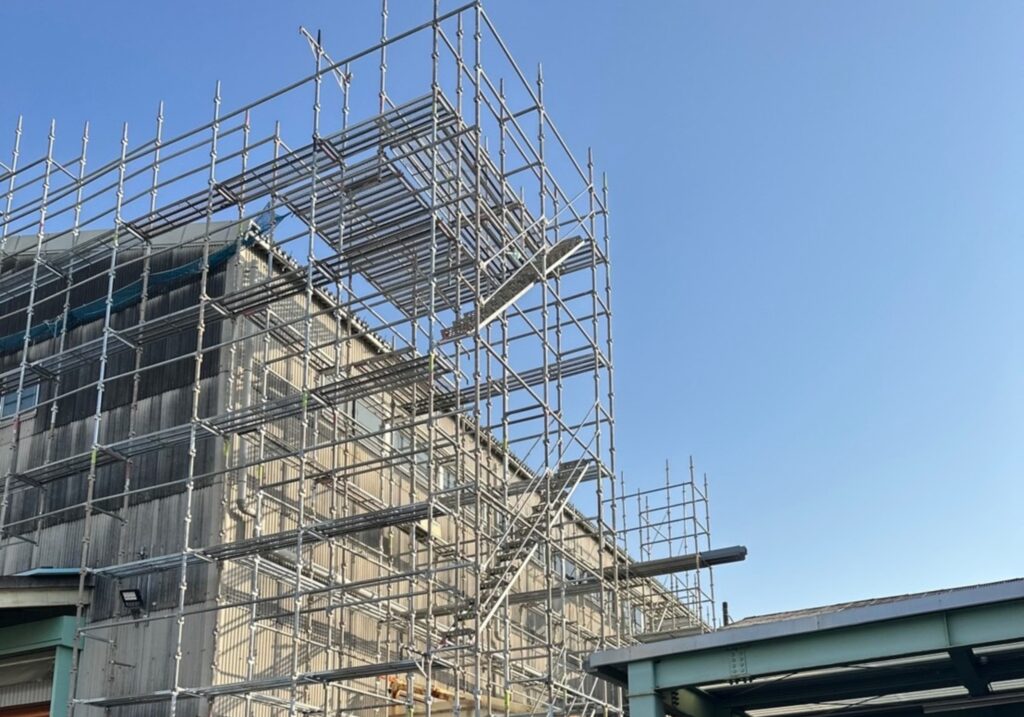愛知県 名古屋市 足場工事 外壁塗装 仮設足場 鳶工事 塗装工事 足場屋 プラント足場 橋梁足場 解体養生足場 吊り足場 愛知県名古屋市の足場工事