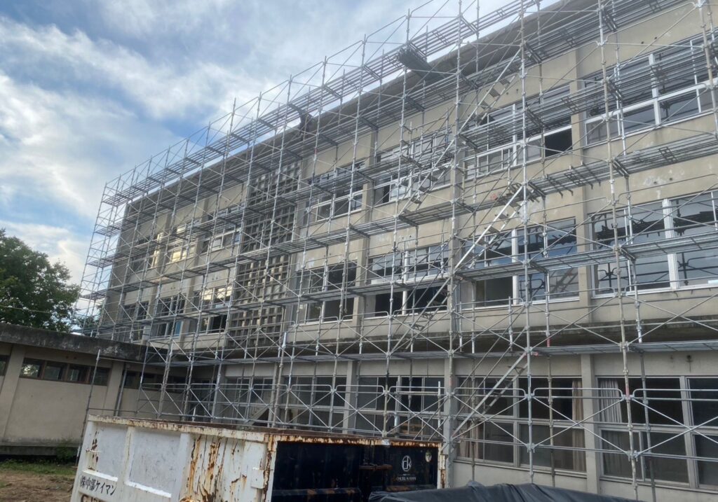 愛知県 岡崎市 足場工事 外壁塗装 仮設足場 鳶工事 塗装工事 足場屋 プラント足場 橋梁足場 解体養生足場 吊り足場 岡崎市の足場工事